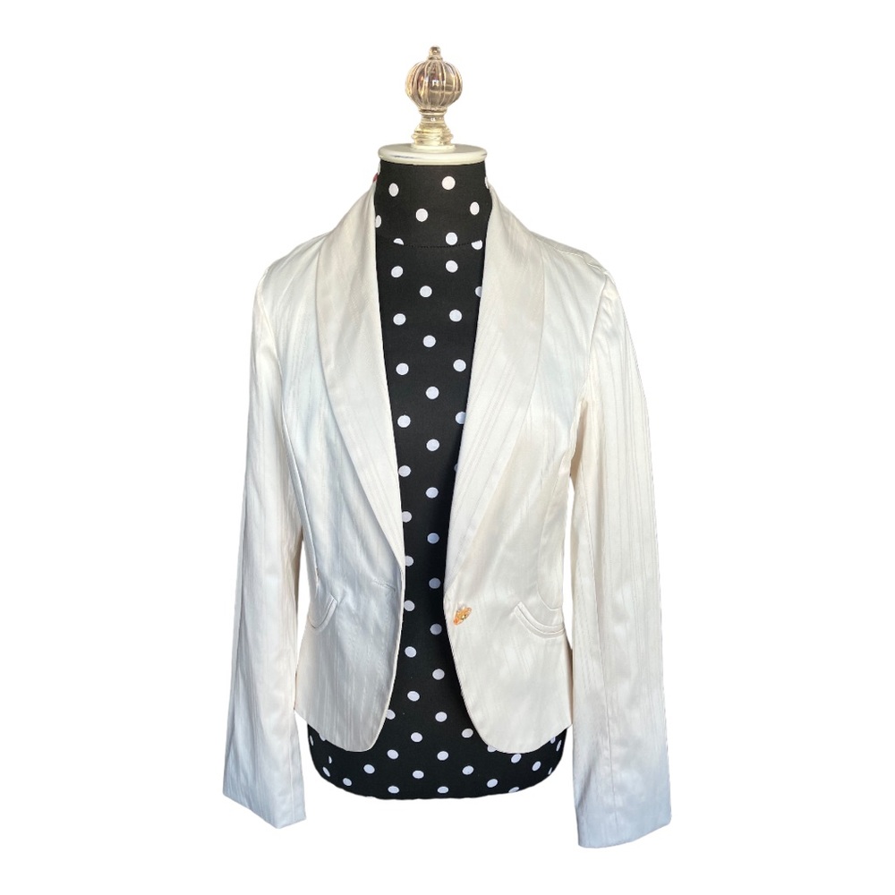 Cream Color Blazer Woman Size 6 Liquid